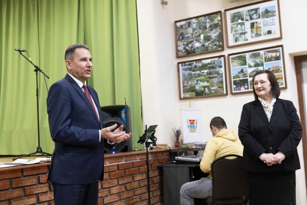 Tekeny&eacute;n DR. P&aacute;l Attila v&aacute;rmegyei eln&ouml;k mondja k&ouml;sz&ouml;ntőj&eacute;t